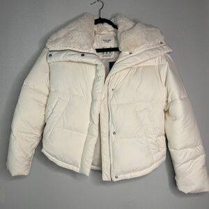 NWT Abercrombie Elevated Puffer with Faux Fur XS